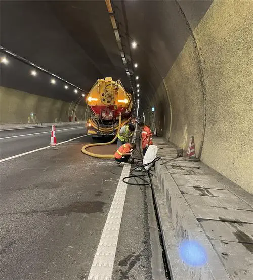 仙居隧道排水渠清淤